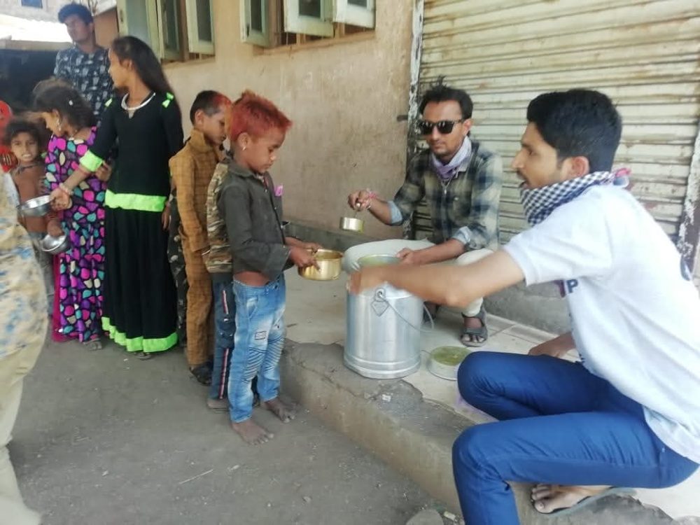 Y.Y.P members serving food to children during the Covid lockdown