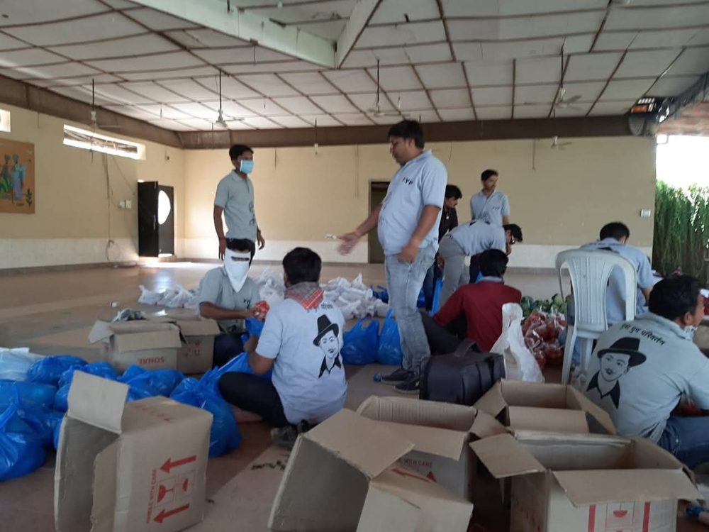 Y.Y.P members packing grocery kits during the 2020 Covid lockdown